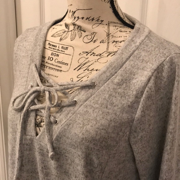 Asymmetrical Soft Top With Pockets - Picture 4 of 4